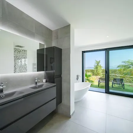 Ref 2128 - - Sea View For Rent * Cannes