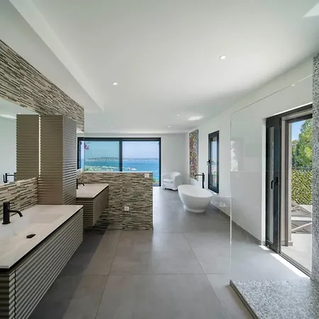 Villa Ref 2128 - - Sea View For Rent