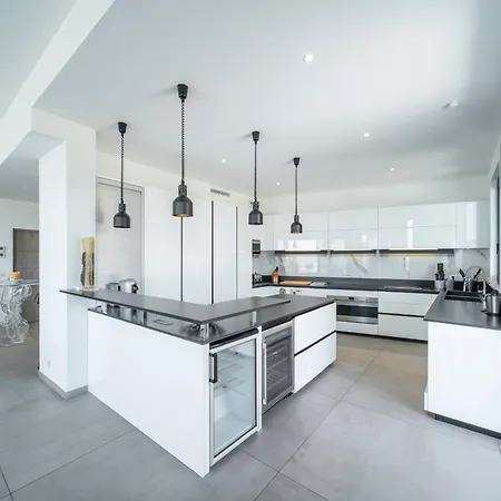Villa Ref 2128 - - Sea View For Rent Cannes