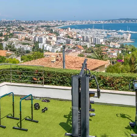 Villa Ref 2128 - - Sea View For Rent *