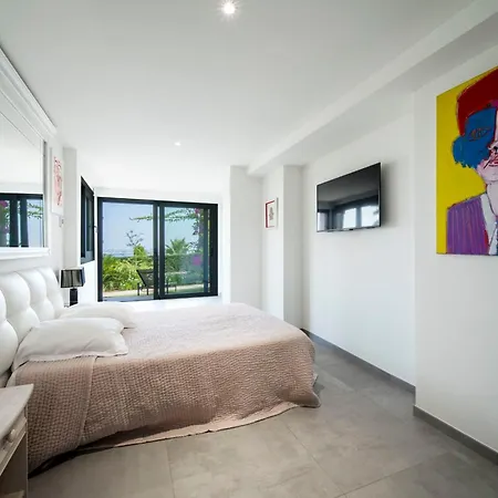 Ref 2128 - - Sea View For Rent
